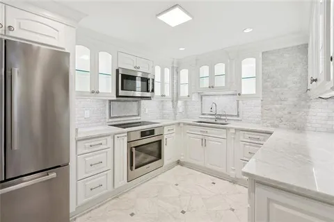 $475,000 | 2100 St Charles Avenue, Unit 7M, New Orleans, LA 70130