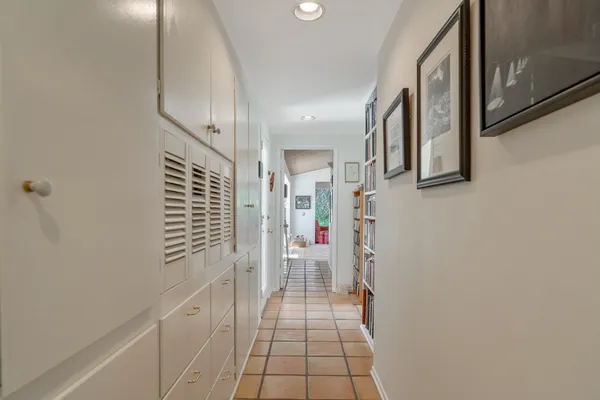 $2,399,000 | 913 Chattanooga Avenue, Pacific Palisades, CA 90272