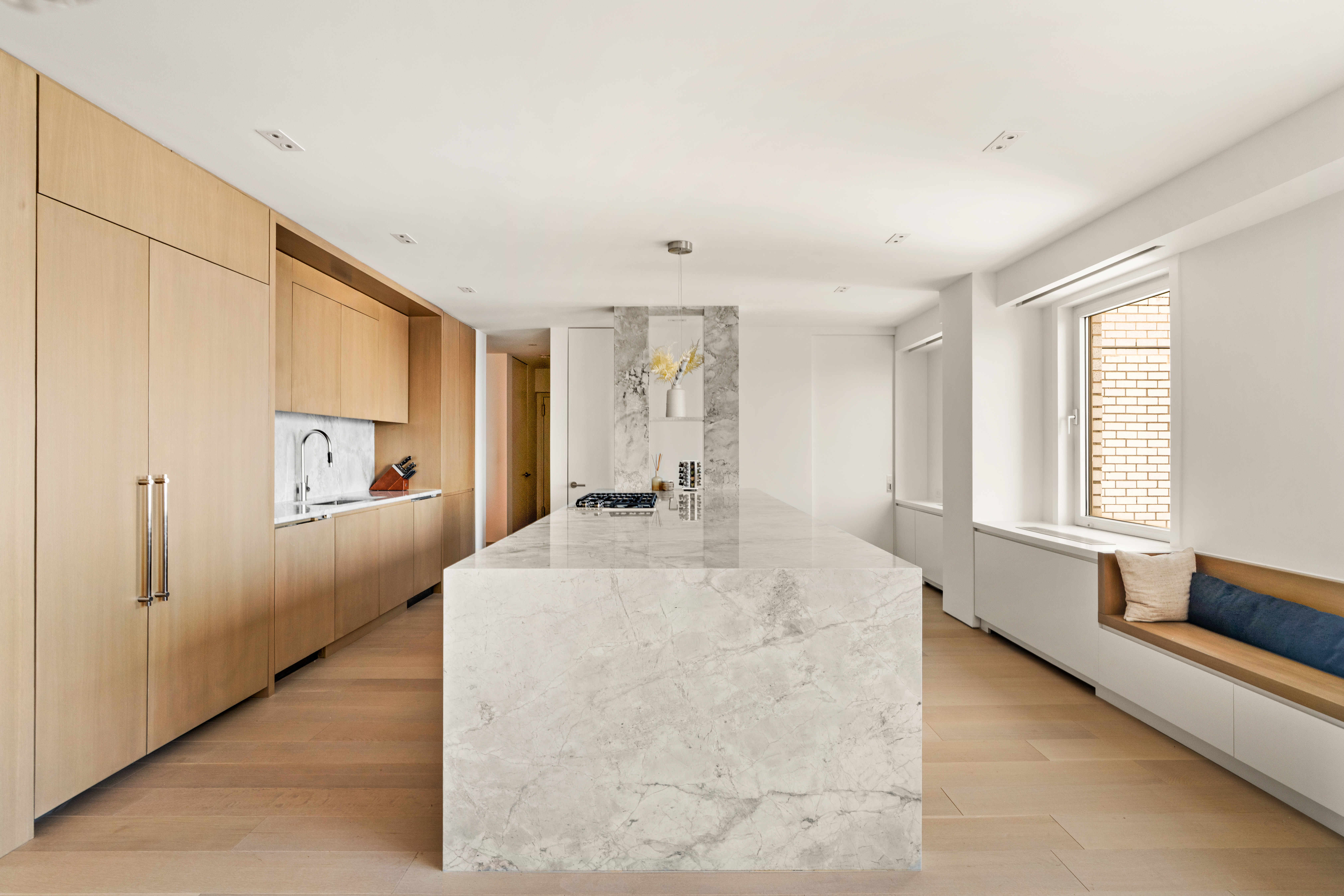 303 East 57th Street, Unit 44G Manhattan, NY 10022 - Photo 6 of 19 a large white room with a large window