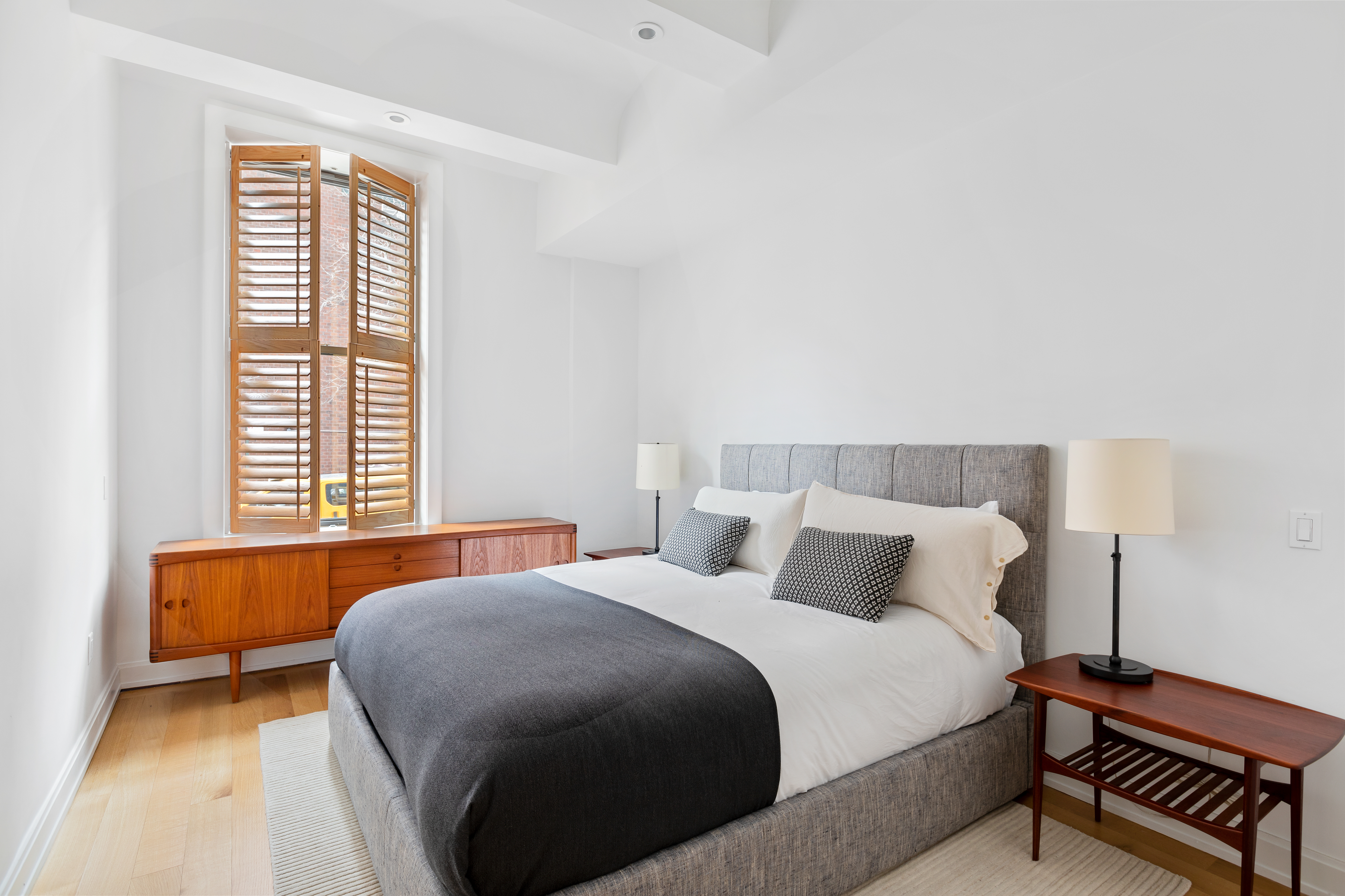 275 West 10th Street, Unit MAIS Manhattan, NY 10014 - Photo 9 of 23