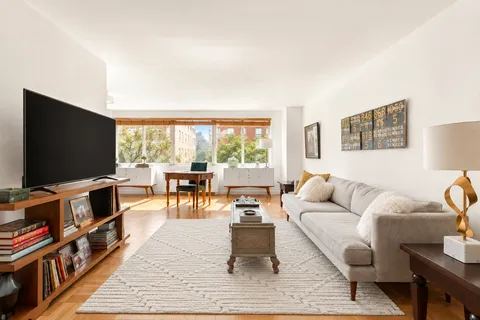 $699,000 | 401 East 86th Street, Unit 6E | Upper East Side