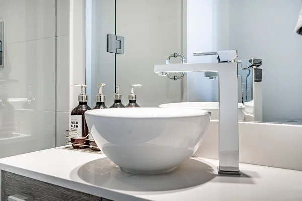 $889,000 | 650 Northeast 32nd Street, Unit 2005, Miami, FL 33137