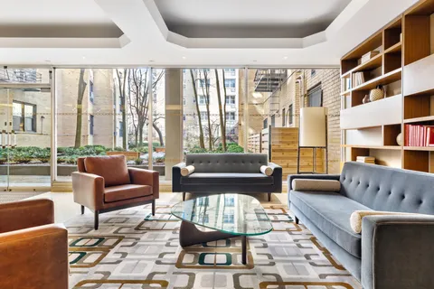 $1,475,000 | 30 East 9th Street, Unit 1B | Greenwich Village