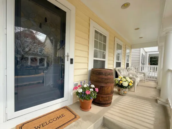 $820,000 | Grandwind Drive, Lorton, VA 22079