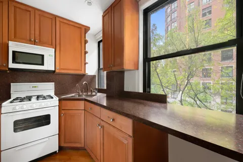 $865,000 | 545 West End Avenue, Unit 4B | Upper West Side
