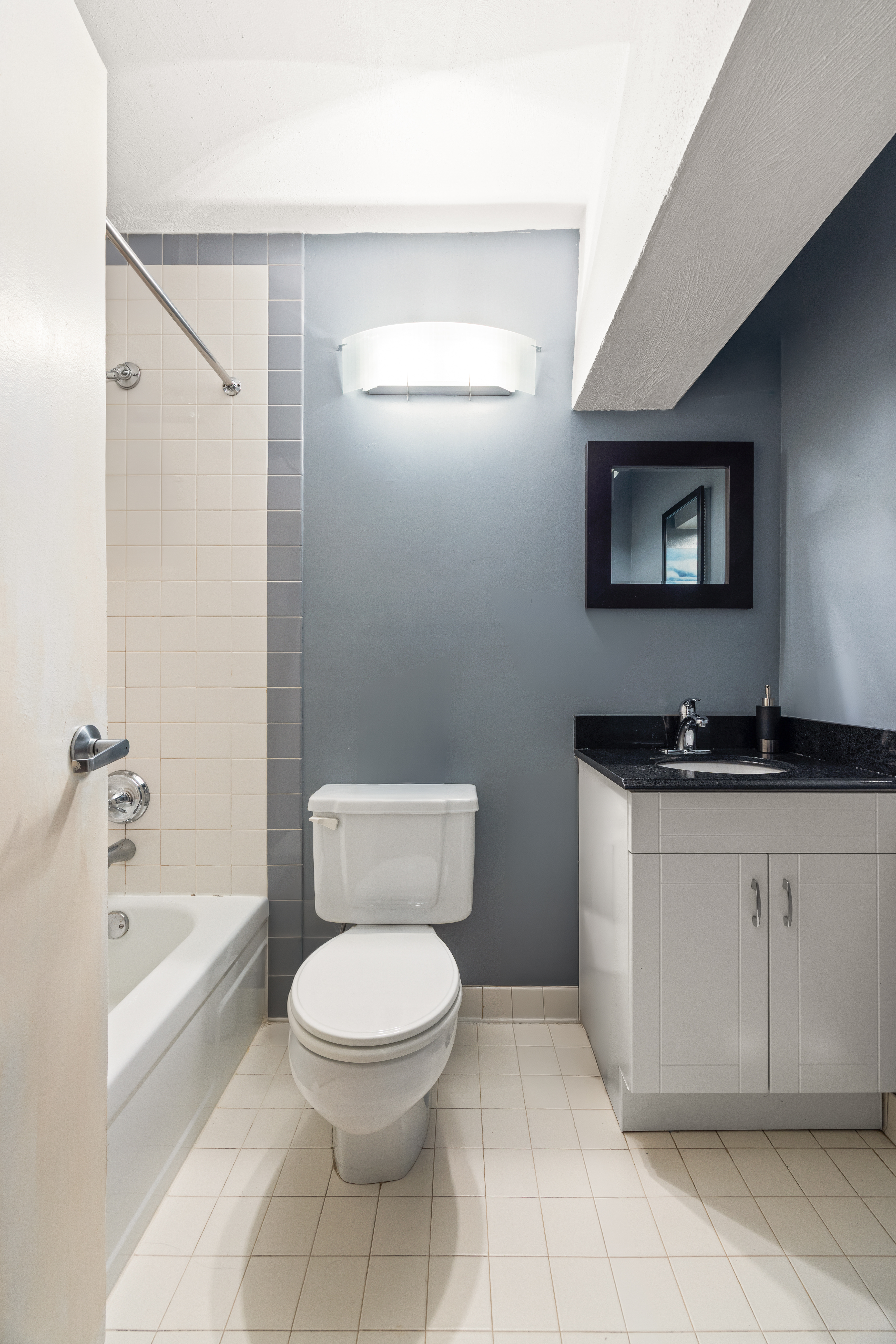 130 Barrow Street, Unit 302 Manhattan, NY 10014 - Photo 7 of 11 a bathroom with a toilet a sink and bathtub