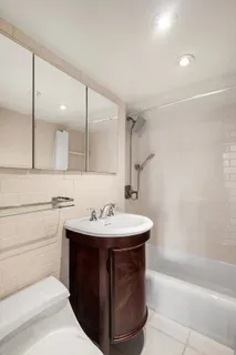 $3,300 | 220 East 57th Street, Unit 17J | Midtown East