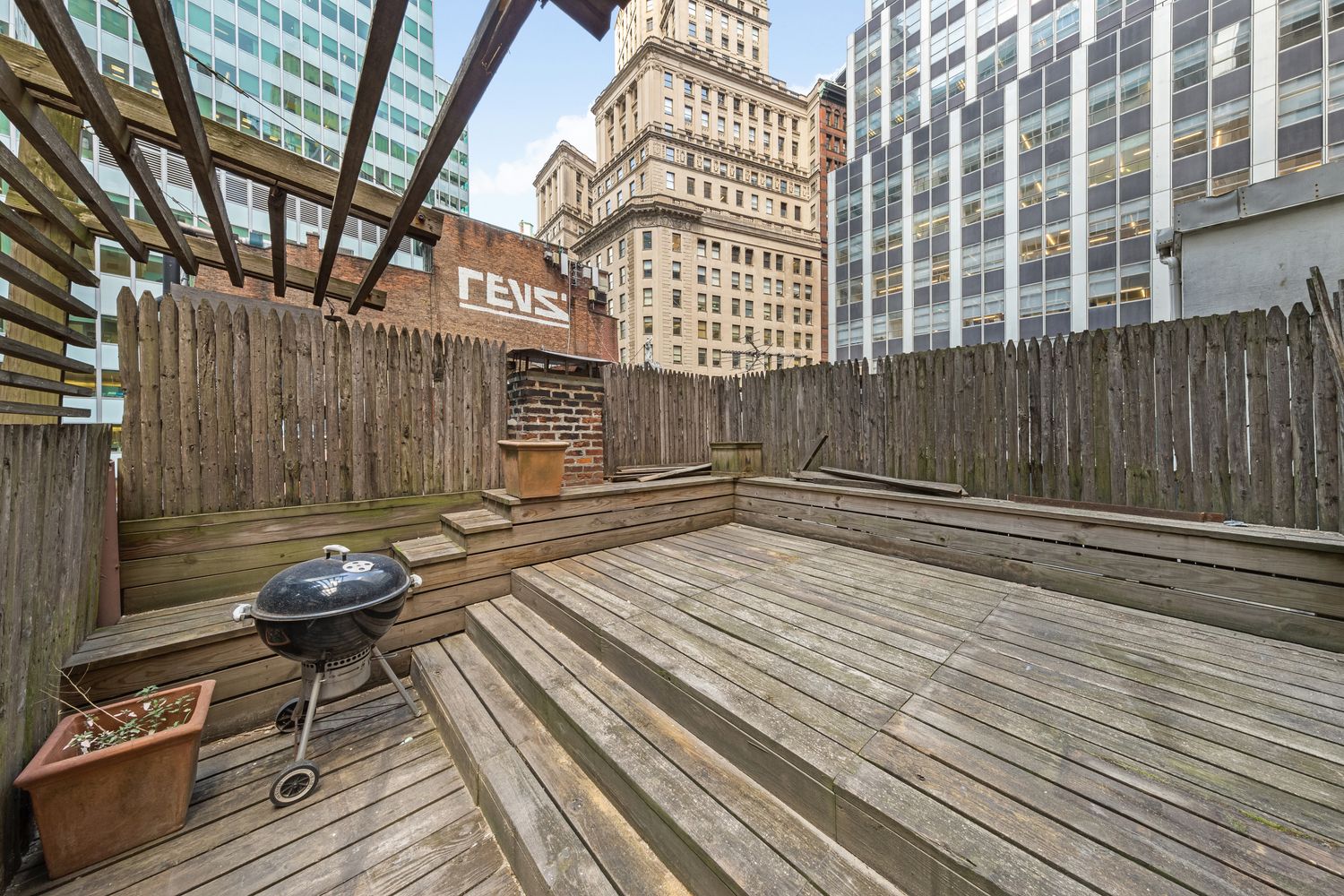 24 Beaver Street Manhattan, NY 10004 - Photo 22 of 25 a view of a balcony with car parked