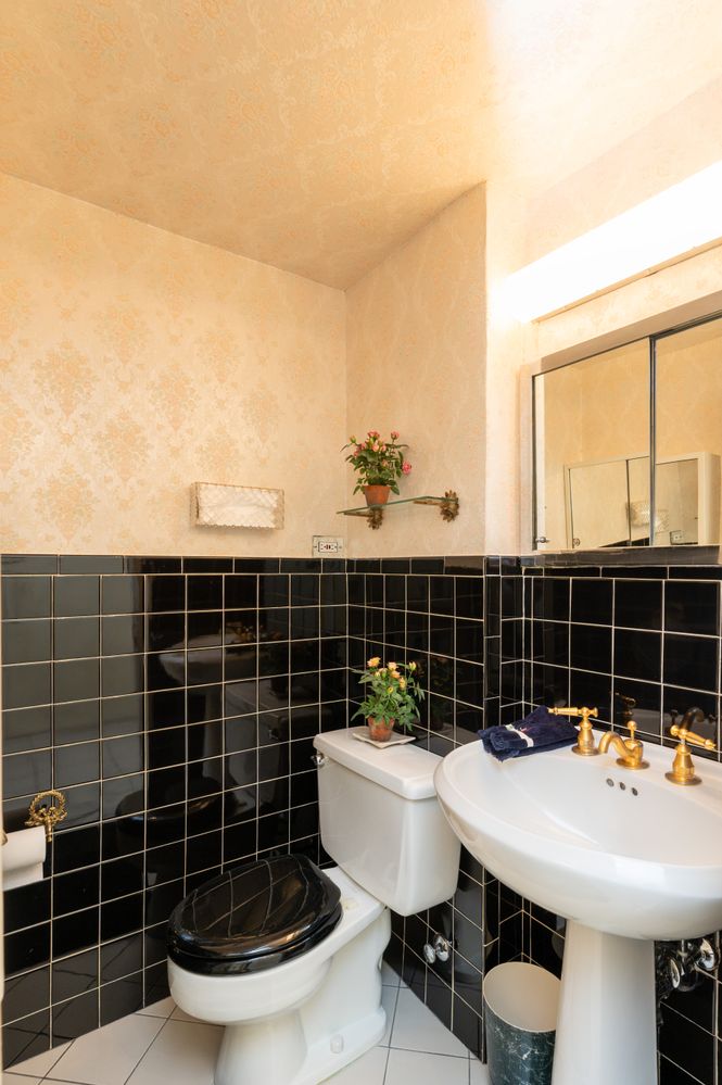 $2,435,000 | 40 East 84th Street, Unit 15A | Upper East Side