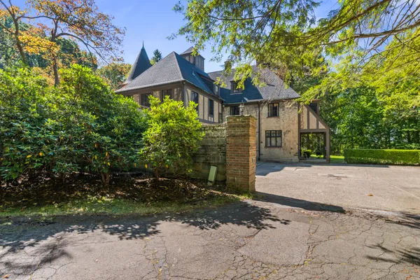 $1,150,000 | 113 Maple Avenue, Oil City, PA 16301