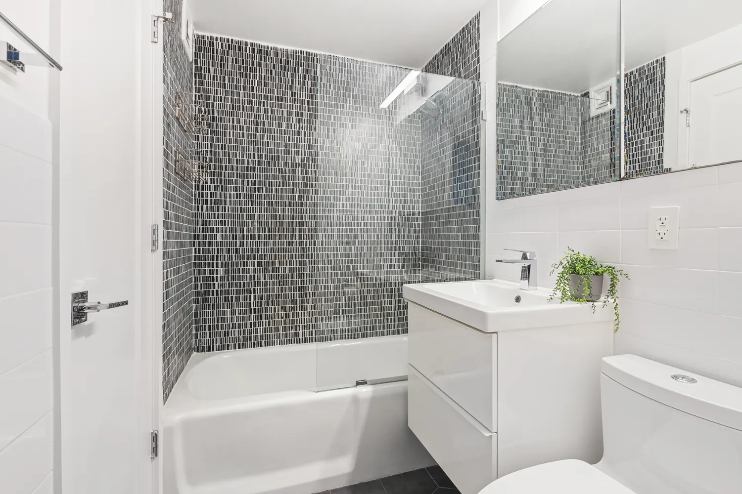 $695,000 | 205 3rd Avenue, Unit 12P | Gramercy