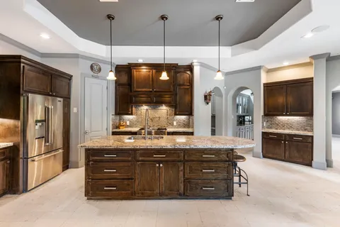 $975,000 | 16015 Fawn Vista, Houston, TX 77068