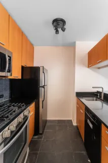 $875,000 | 250 West 90th Street, Unit 12G | Upper West Side