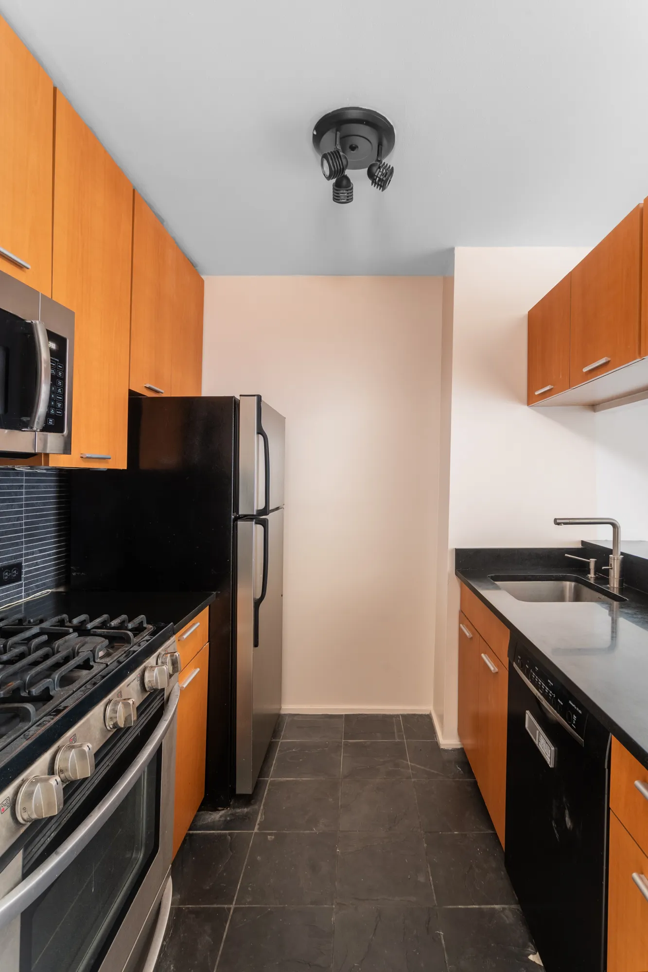 250 West 90th Street, Unit 12G Manhattan, NY 10024 - Photo 9 of 19