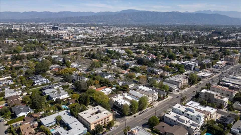 $675,000 | 11485 Moorpark Street, Studio City, CA 91602