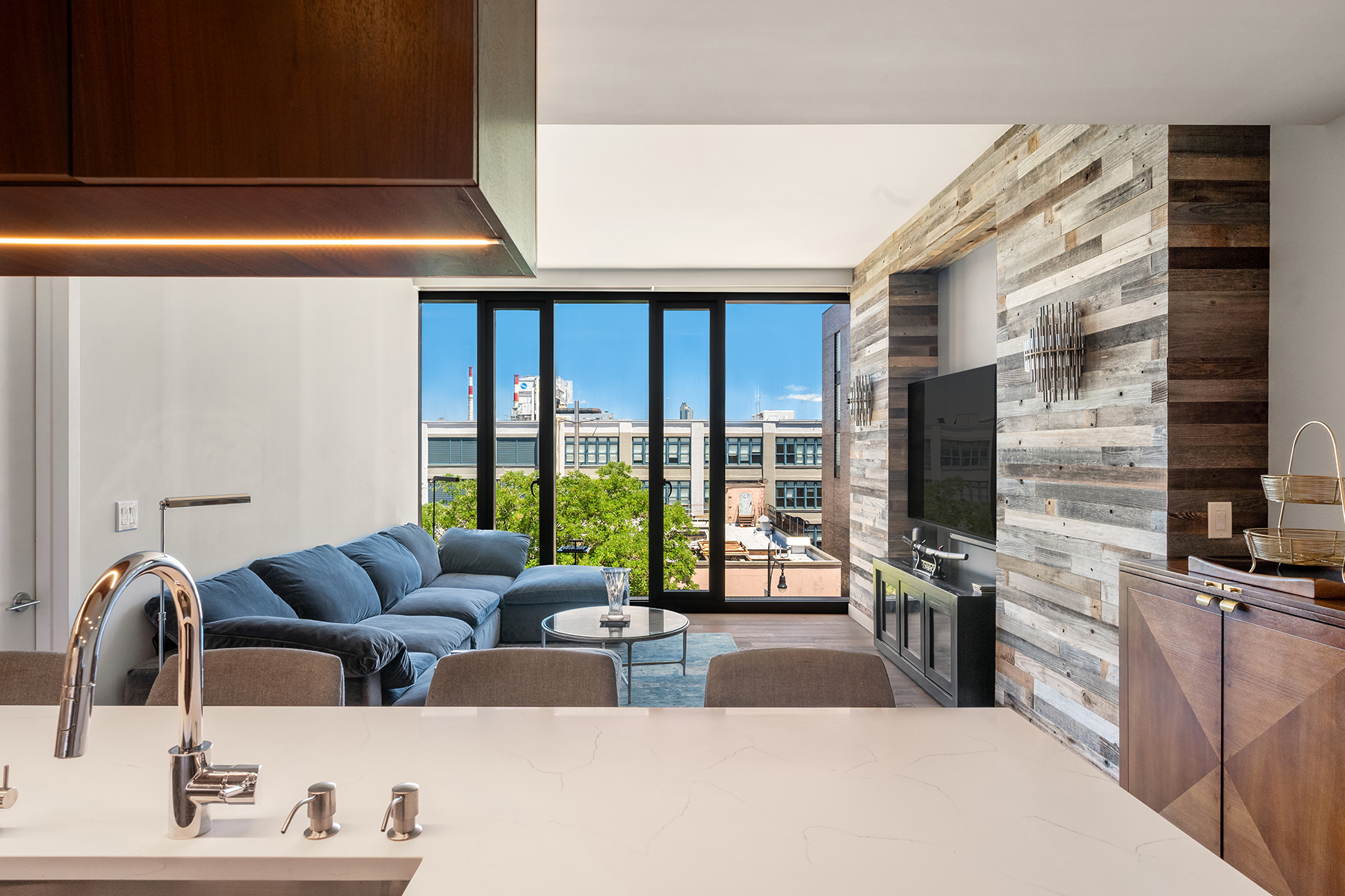 21-30 44th Drive, Unit 5B Queens, NY 11101 - Photo 4 of 24