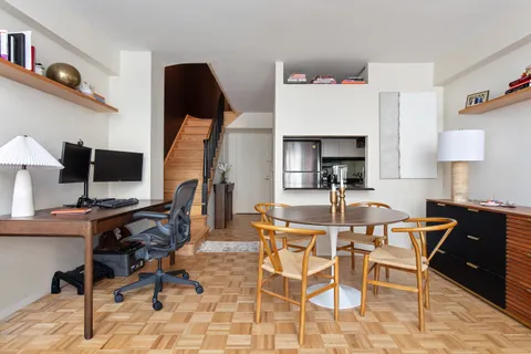 $1,095,000 | 250 West 89th Street, Unit 9D | Upper West Side