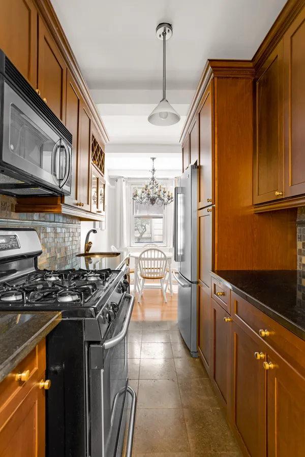 $375,000 | 155 East 49th Street, Unit 2B | Midtown East