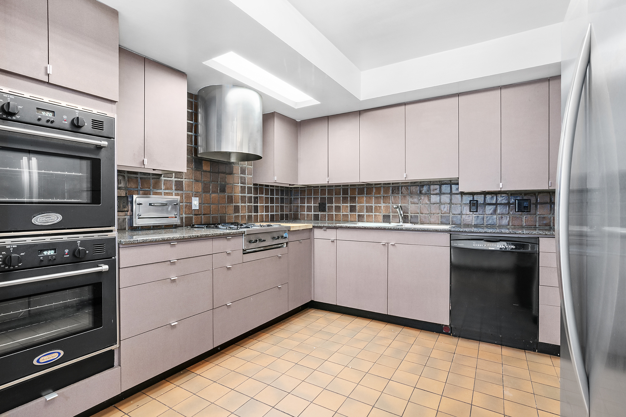 4710 Grosvenor Avenue Bronx, NY 10471 - Photo 10 of 24