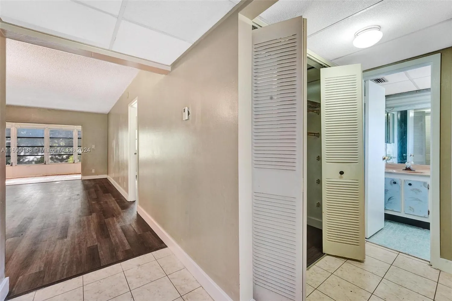 $1,375 | 1030 Country Club Drive, Unit 405, Margate, FL 33063