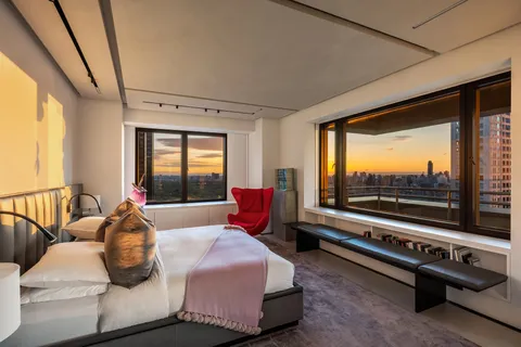 $4,250,000 | 301 West 57th Street, Unit 36C | Hell's Kitchen