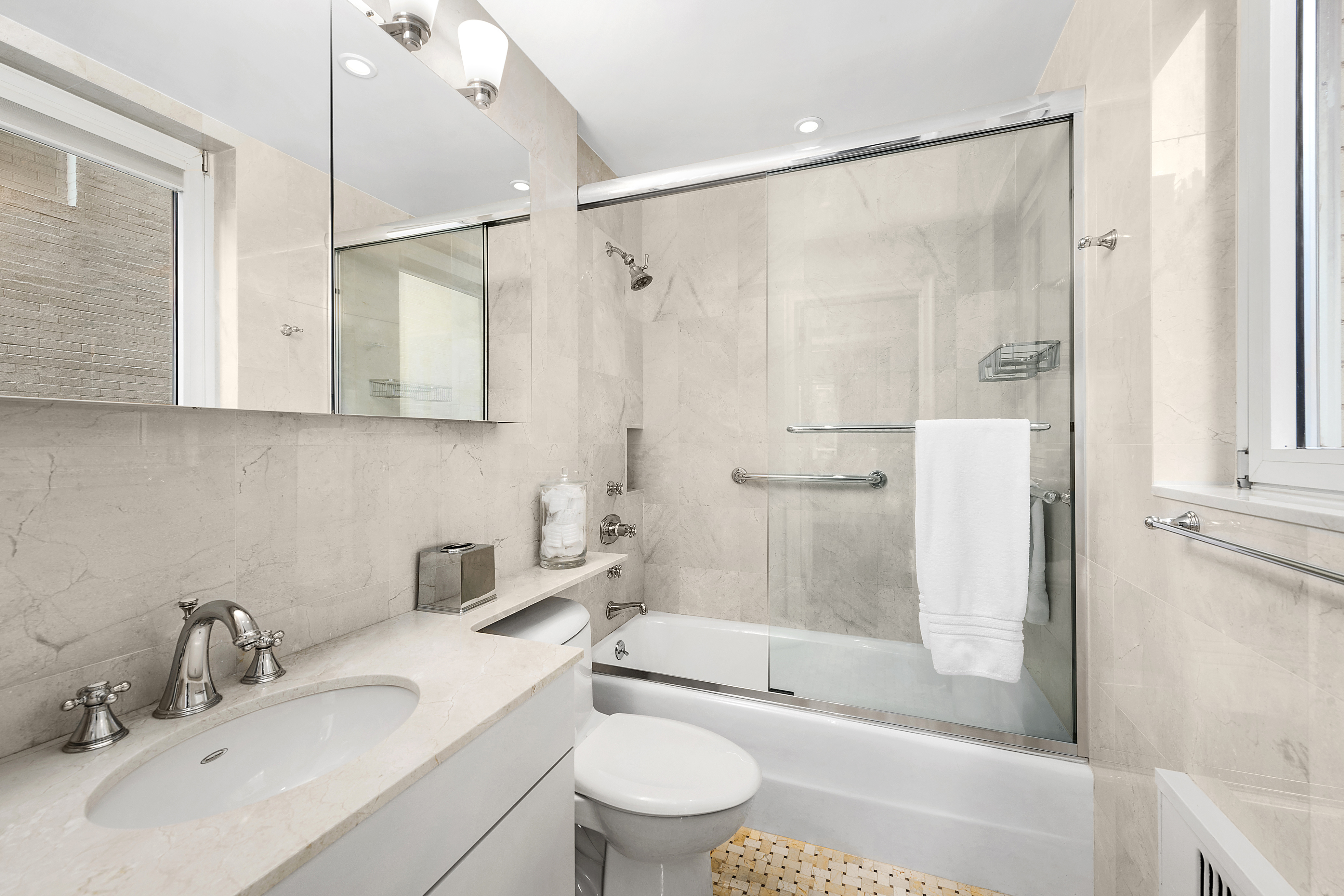 930 5th Avenue, Unit 4F Manhattan, NY 10021 - Photo 9 of 11