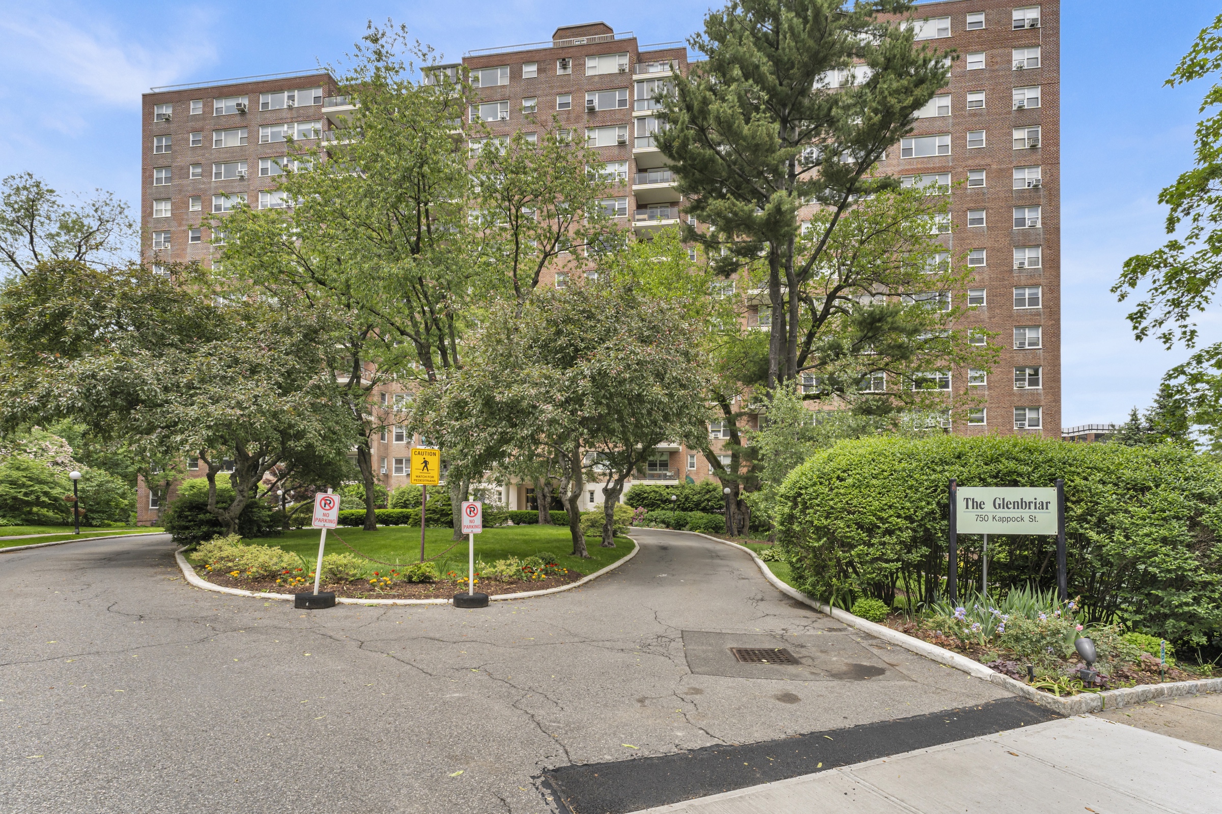 750 Kappock Street, Unit 307 Bronx, NY 10463 - Photo 17 of 20 front view of a house with a street