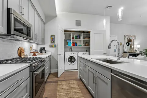 $725,000 | 731 St Charles Avenue, Unit 413, New Orleans, LA 70130