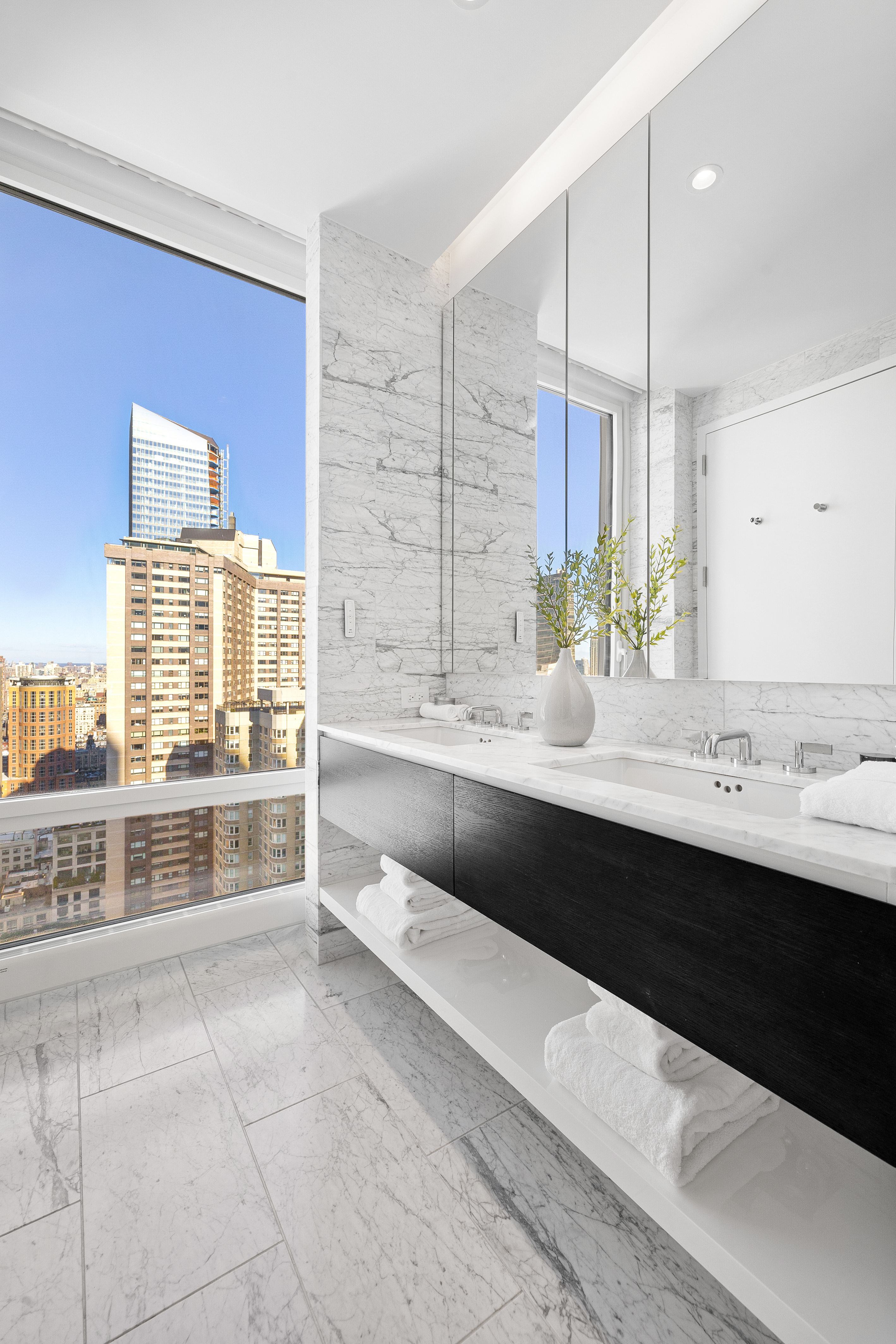 15 West 61st Street, Unit PH1C Manhattan, NY 10023 - Photo 19 of 26 a large bathroom with a large tub and sink