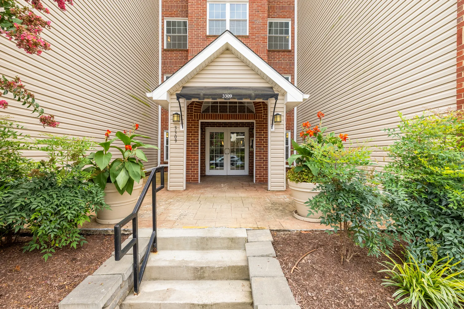 $275,000 | 3309 Wyndham Circle, Unit 3180, Alexandria, VA 22302