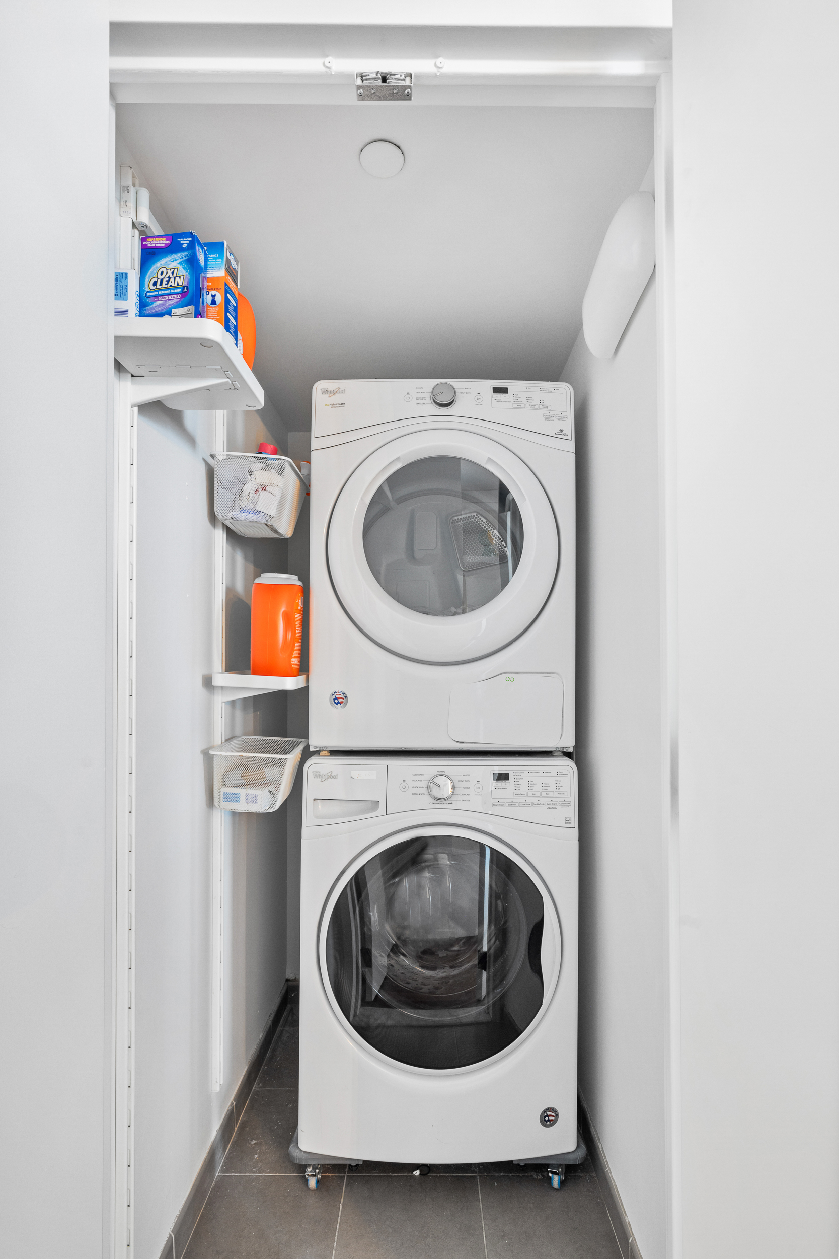 100 Jay Street, Unit 20F Brooklyn, NY 11201 - Photo 15 of 20 a utility room with dryer and washer