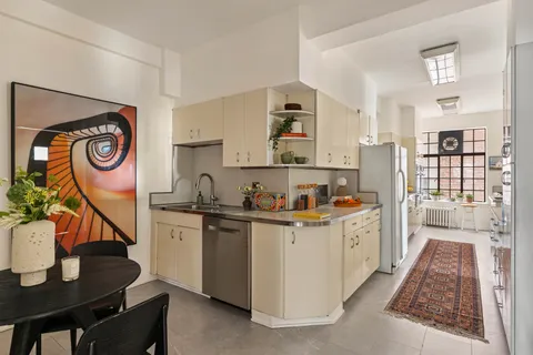 $3,595,000 | 130 East End Avenue, Unit 8A | Upper East Side
