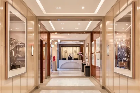 $4,750,000 | 21 East 61st Street, Unit 8C | Lenox Hill