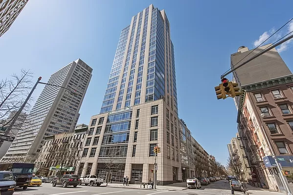 450 East 83rd Street, Unit 3A Manhattan, NY 10028 - Photo 8 of 9 front view of a building