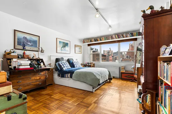 $3,400,000 | 101 West 12th Street, Unit 15JK | West Village