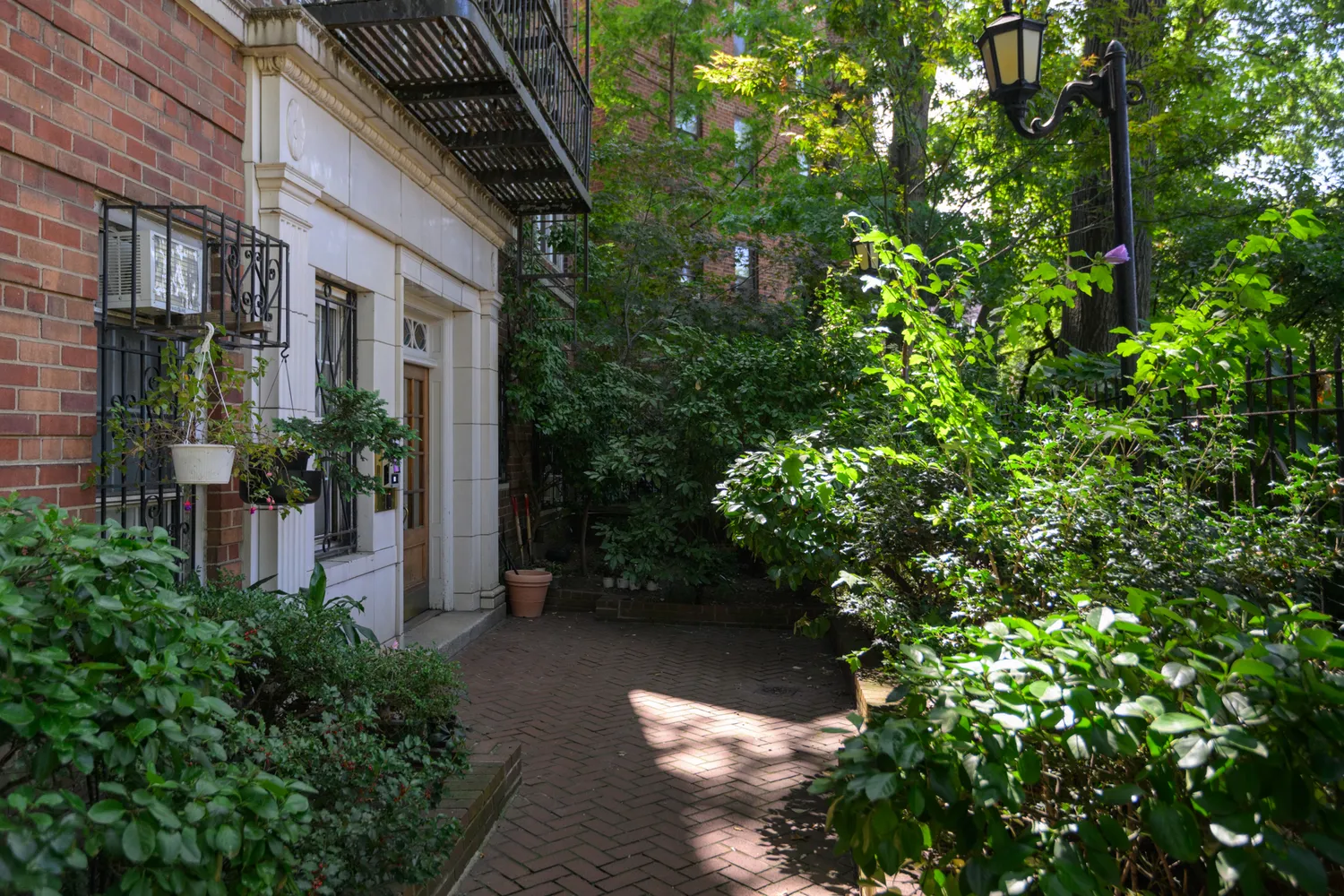 $6,250 | 25 Minetta Lane, Unit 6G | Greenwich Village