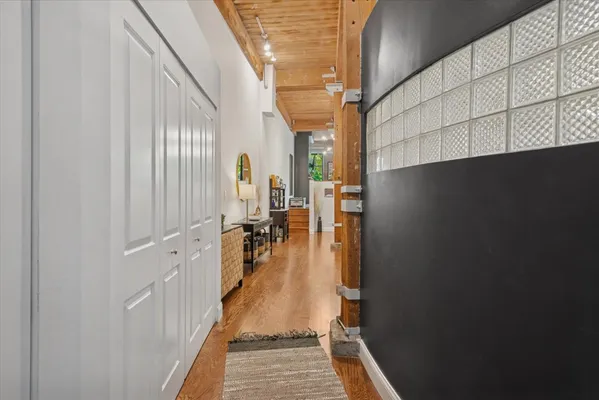 $395,000 | 2804 North Lakewood Avenue, Unit 103, Chicago, IL 60657