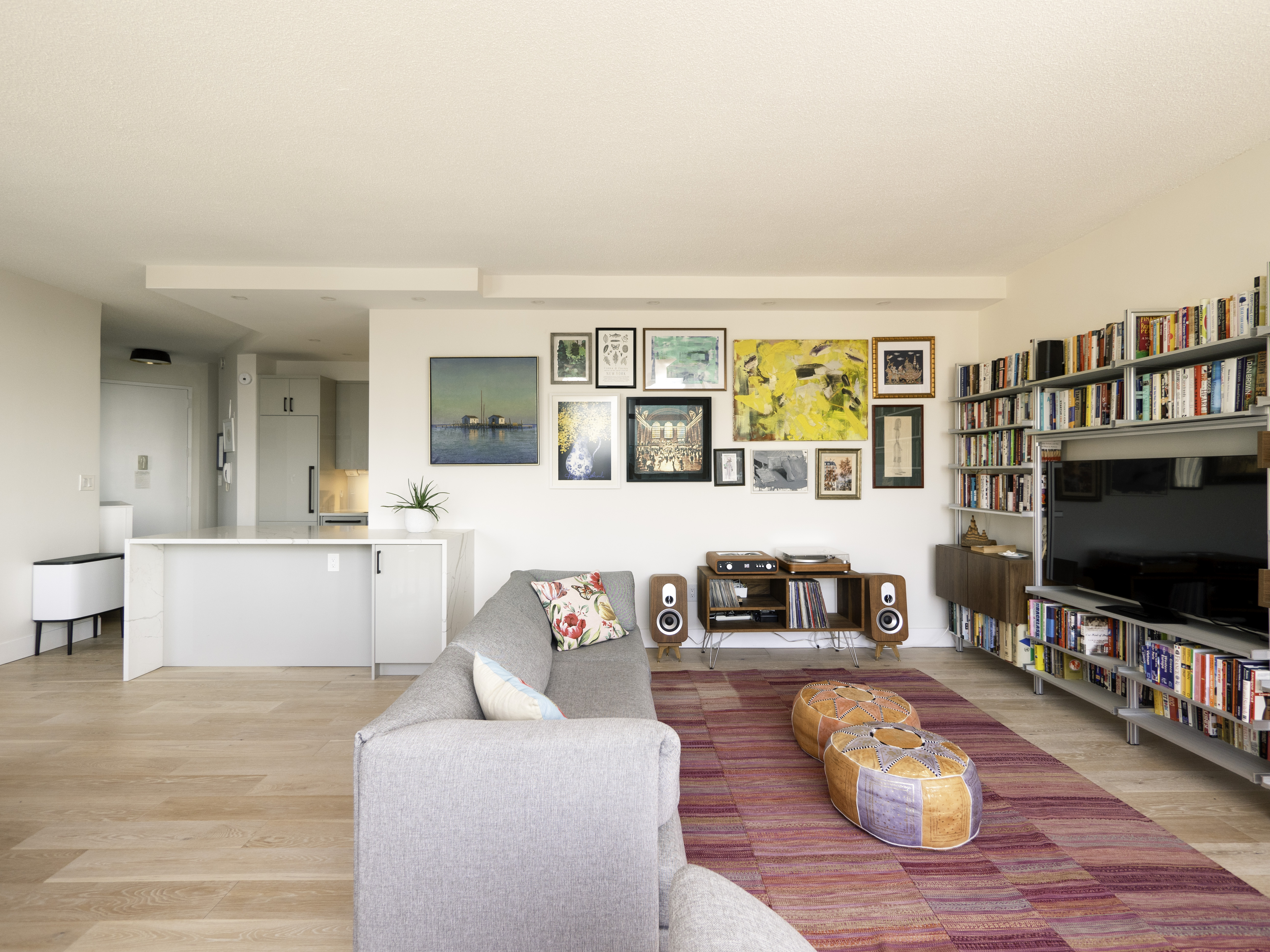303 East 43rd Street, Unit 27A Manhattan, NY 10017 - Photo 2 of 17 Gallery Image 2