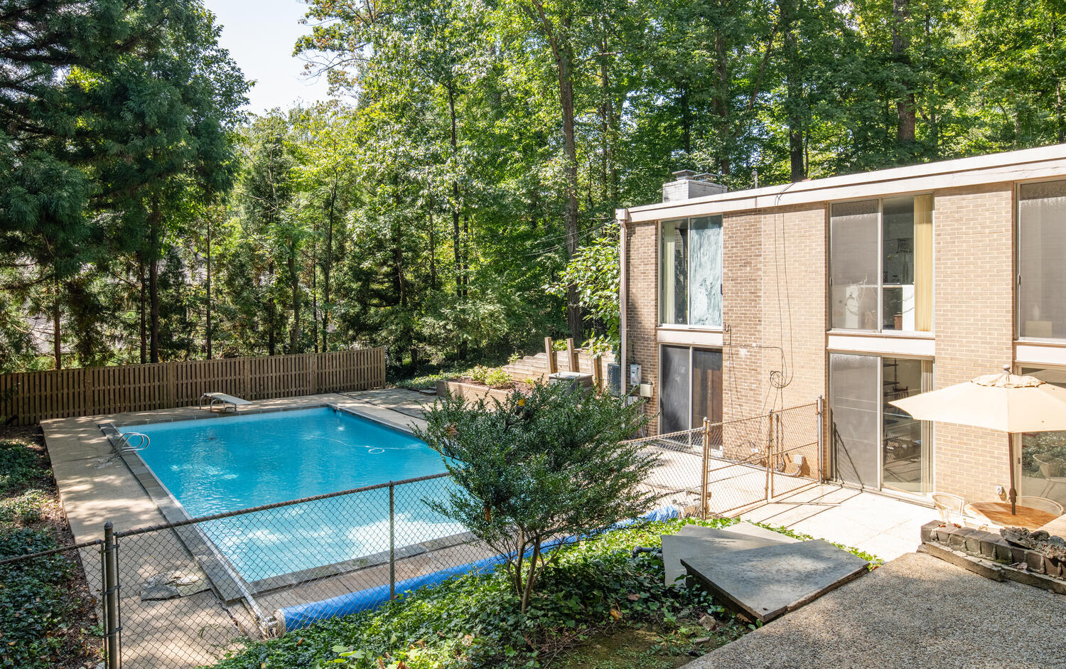 7101 Crail Drive Bethesda, MD 20817 - Photo 13 of 15 a view of a chairs and table in the patio