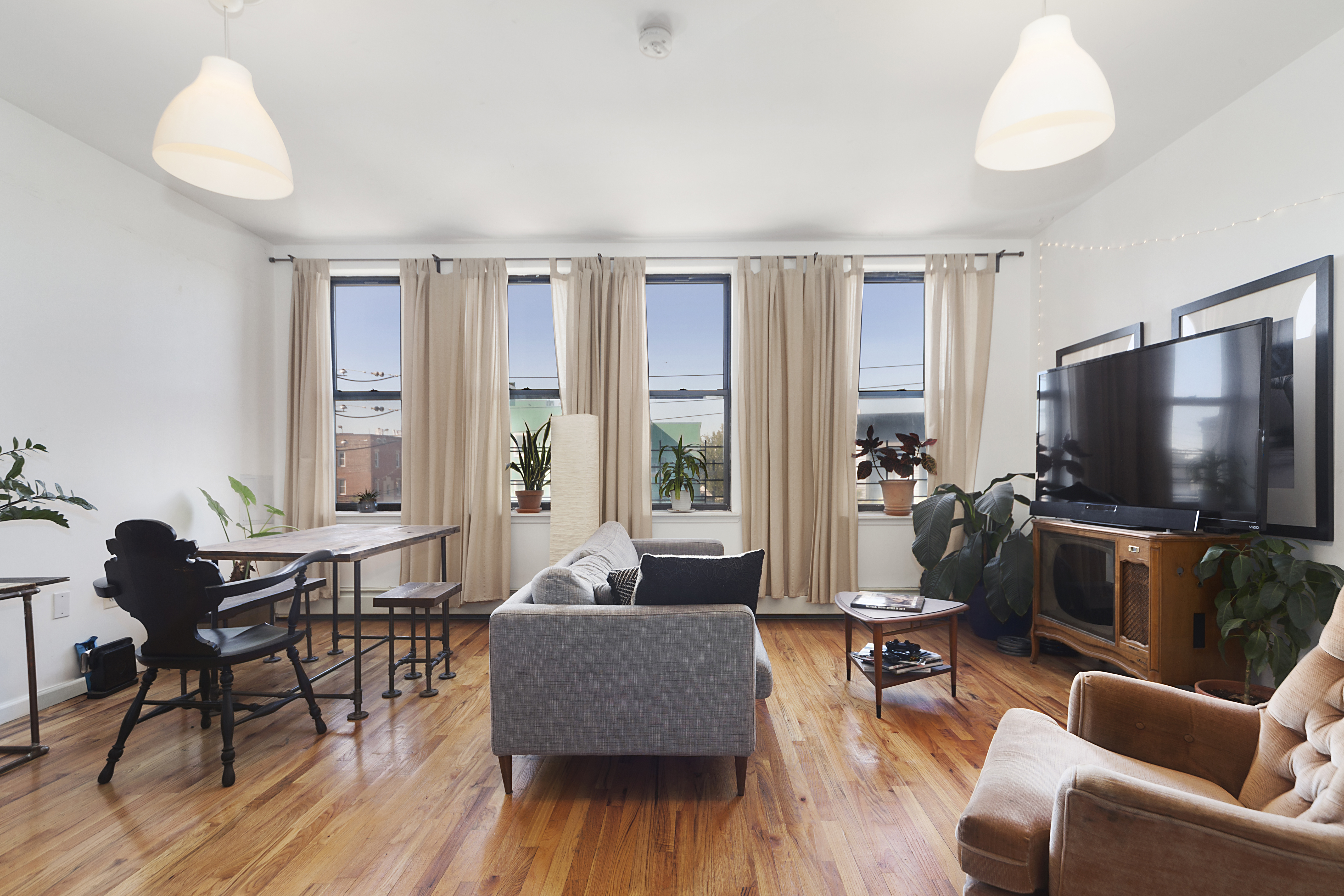 Notorious B.I.G.'s famed NYC apartment hits market for $1.7M