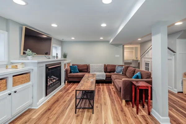 $1,300,000 | 935 15th Street Southeast, Washington, DC 20003