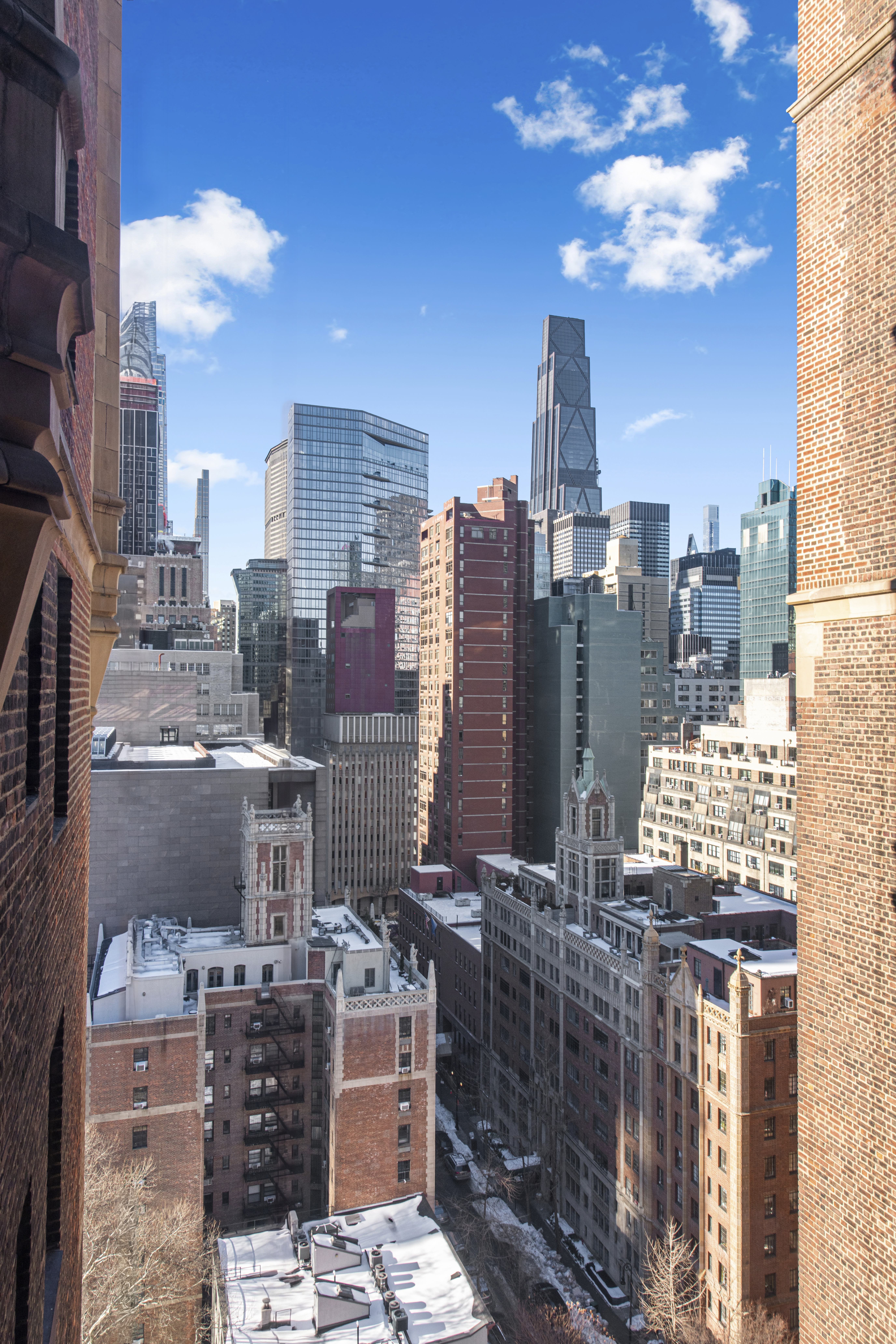 45 Tudor City Place, Unit 1808 Manhattan, NY 10017 - Photo 4 of 10 a city view