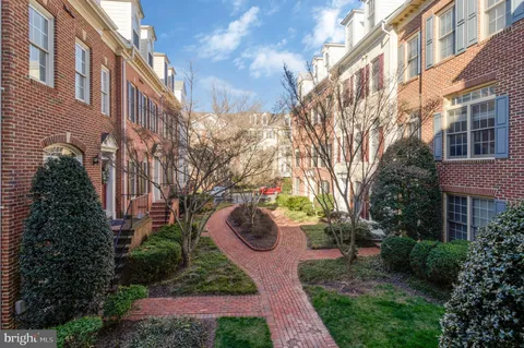 $925,000 | 8847 Ashgrove House Lane, Vienna, VA 22182