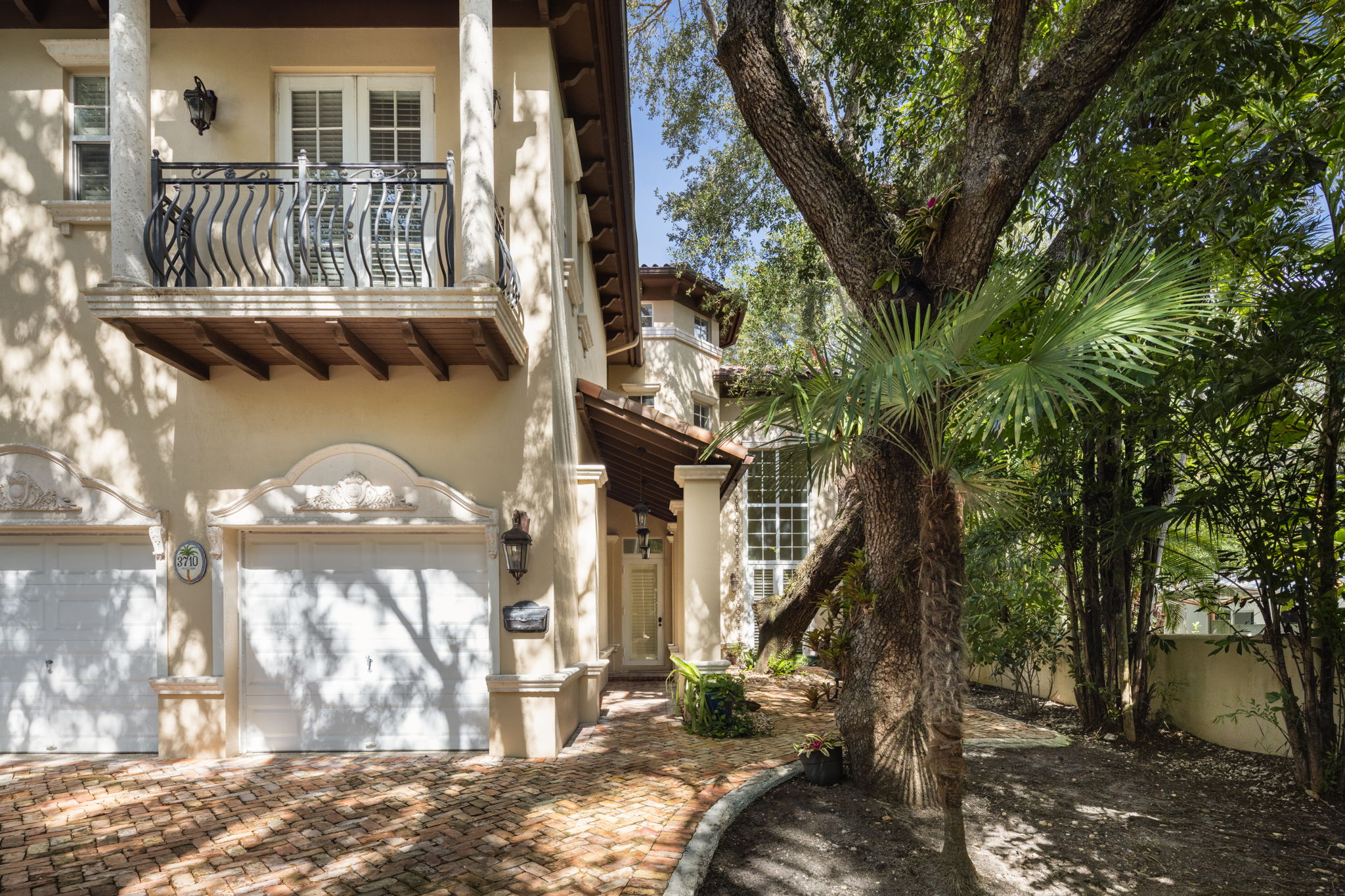 3710 Frantz Road Coconut Grove, FL 33133 - Photo 3 of 41 Gallery Image 3