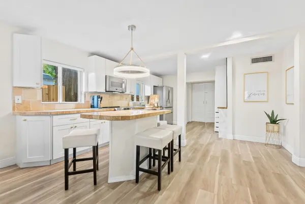 $615,000 | 829 Northeast 17th Street, Fort Lauderdale, FL 33305