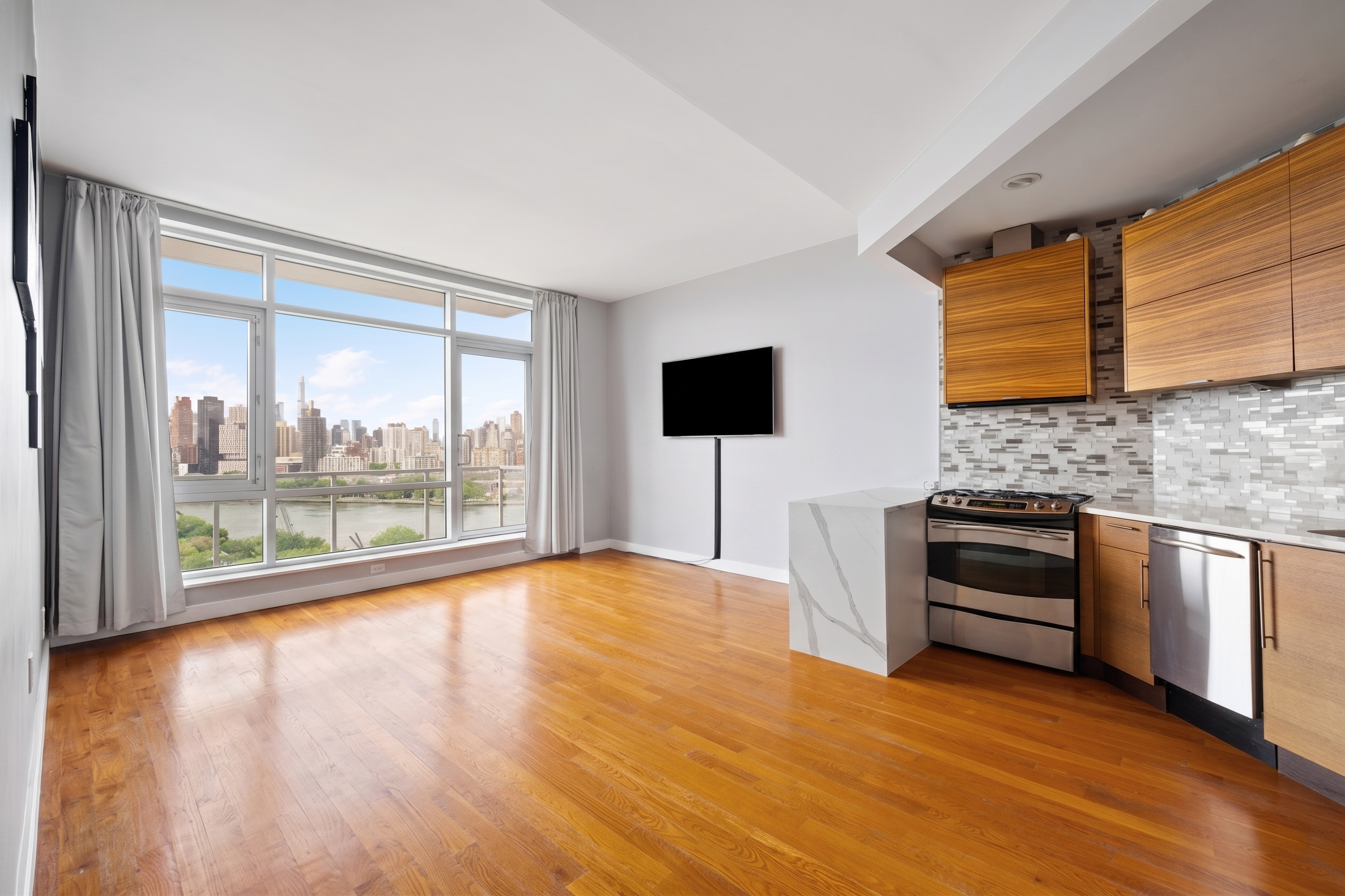 11-24 31st Avenue, Unit 15B Queens, NY 11106 - Photo 2 of 11