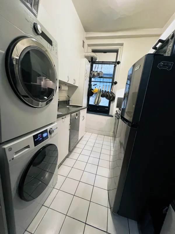 $4,500 | 200 West 54th Street, Unit 6L | Theater District