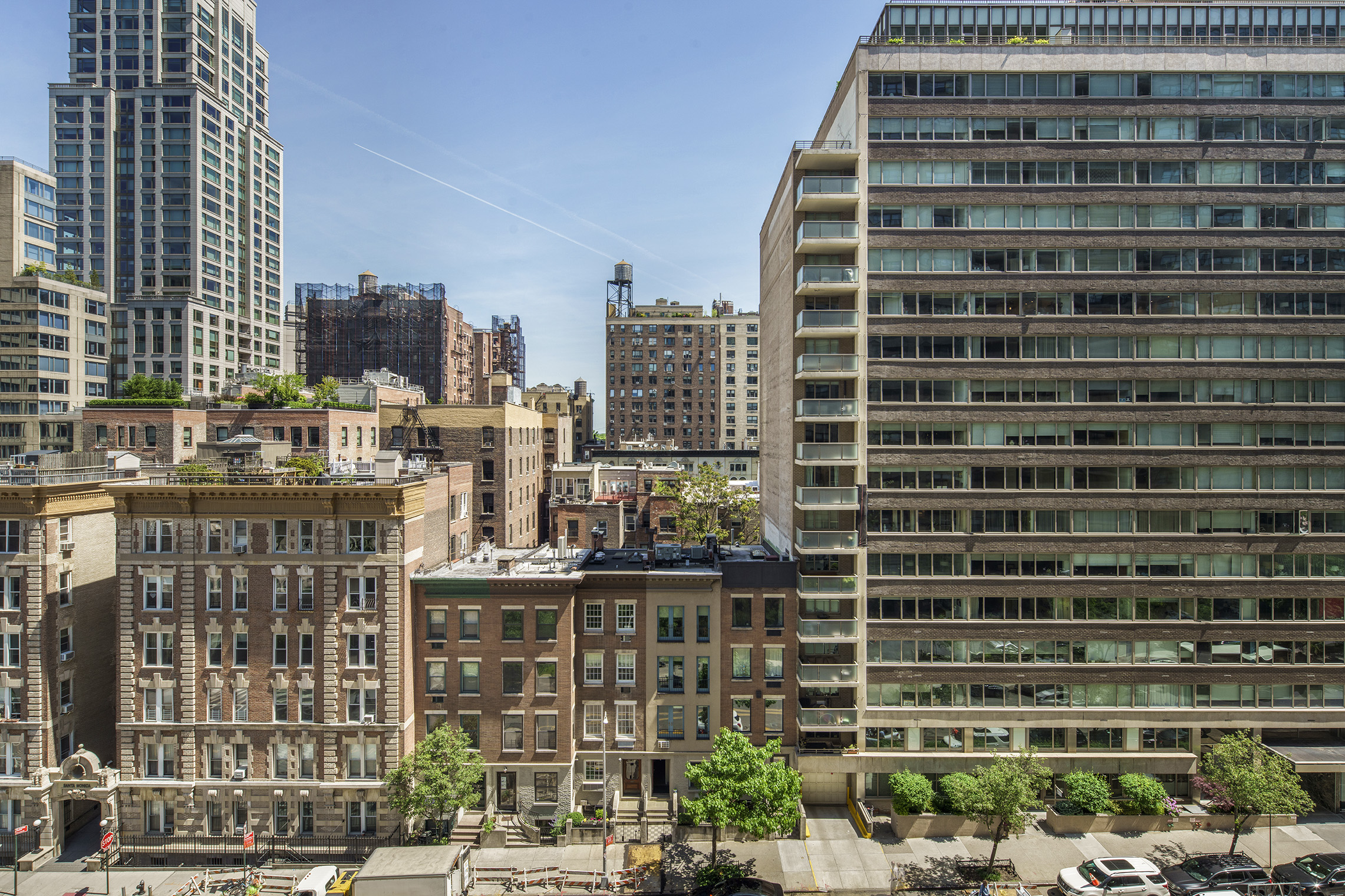 205 East 78th Street, Unit 9F Manhattan, NY 10075 - Photo 10 of 11 a front view of a building