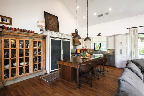 $2,550,000 | 28960 Crags Drive, Agoura Hills, CA 91301