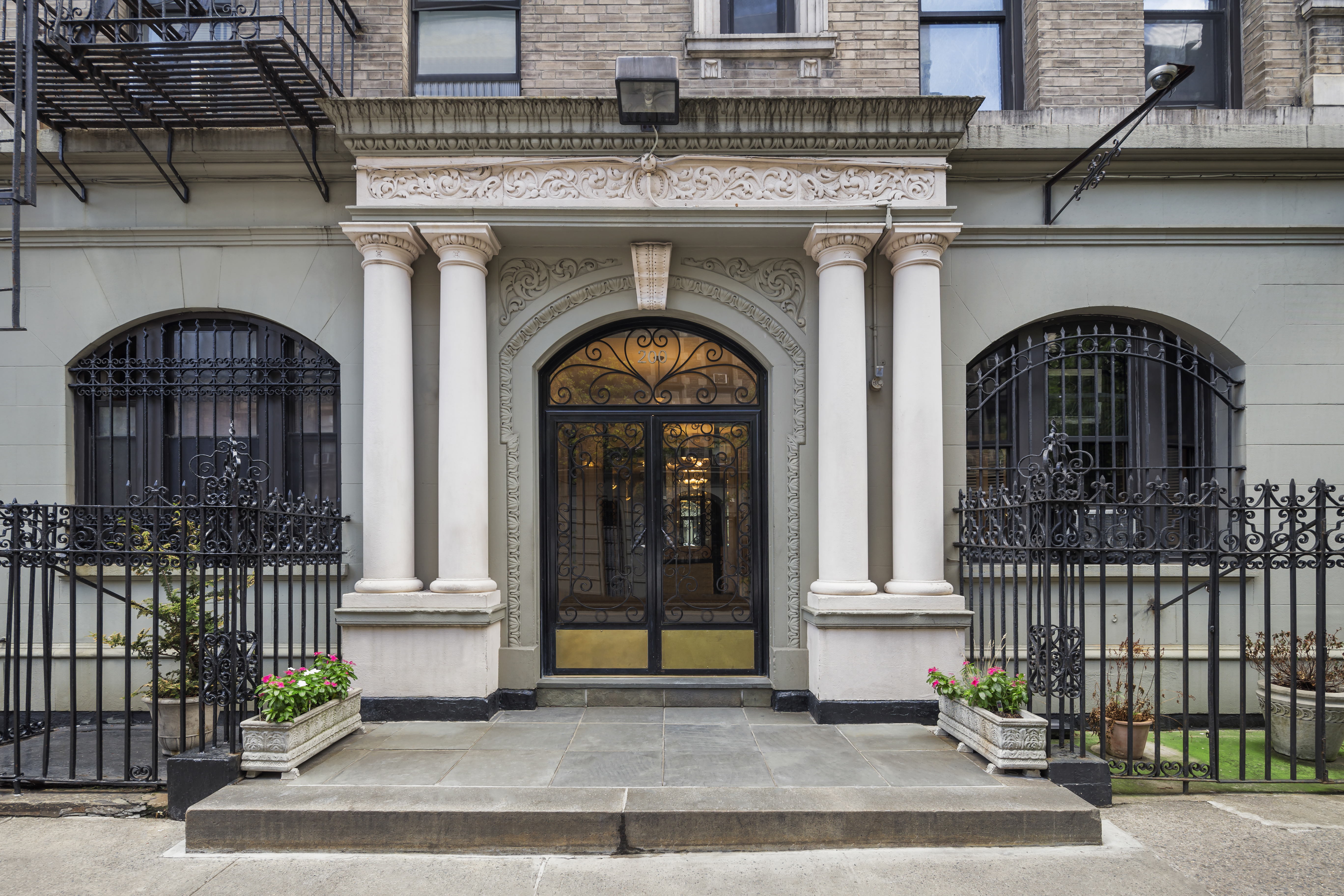 200 West 109th Street, Unit C1 Manhattan, NY 10025 - Photo 14 of 16 a view of building entrance